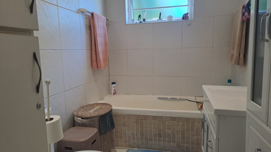 4 Bedroom Property for Sale in Beacon Bay Eastern Cape